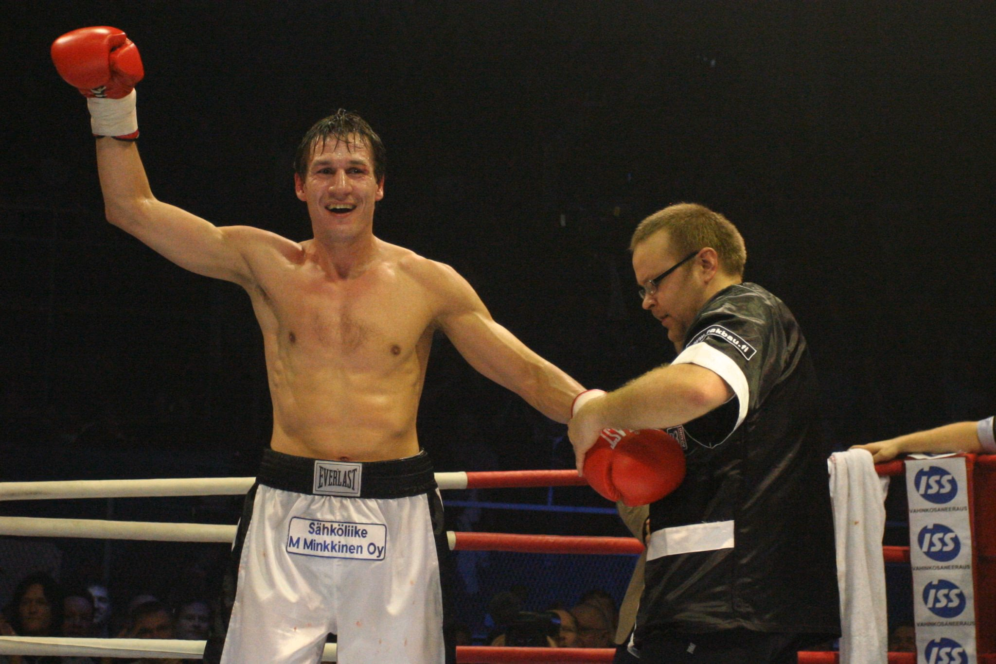 Pekka Mäki celebrating a victory in the boxing ring